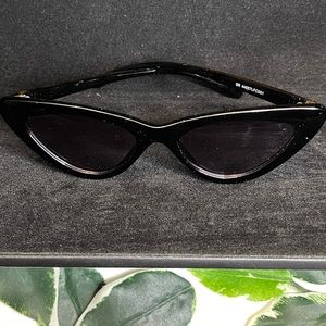 FGX International Women Cat-Eye Sunglasses